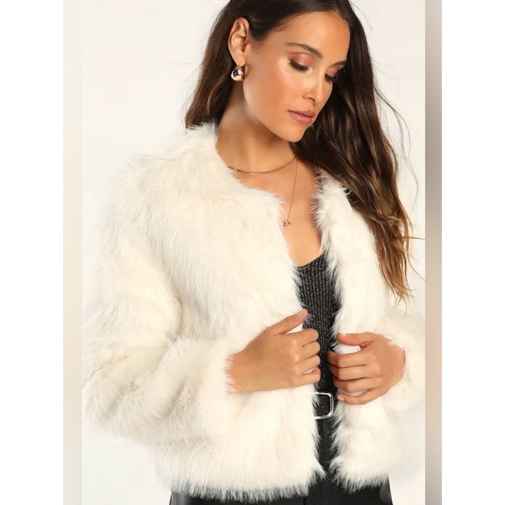 Lulus Glam Attitude Ivory Faux Fur Jacket White Collarless Small NWT Y2K Glitz